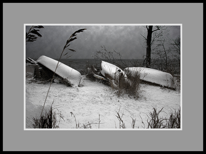 Canoes-in-the-snow-on-shore